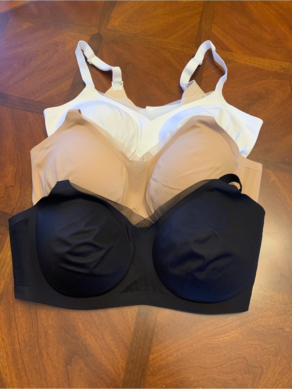 Everyday Seamless Wireless Bra - Black, Sand, White(Astral). Size 36D/DD(E) - M+